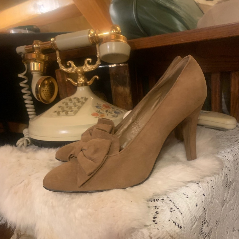 TRUE VINTAGE LEATHER/SUEDE TAN HEELS! 1960-1970s - Picture 4 of 9